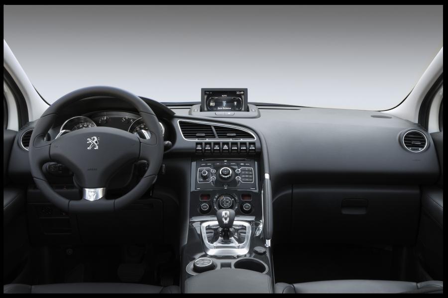  Peugeot 3008 HYbrid4 2010 года  (фото 6 из 35)
